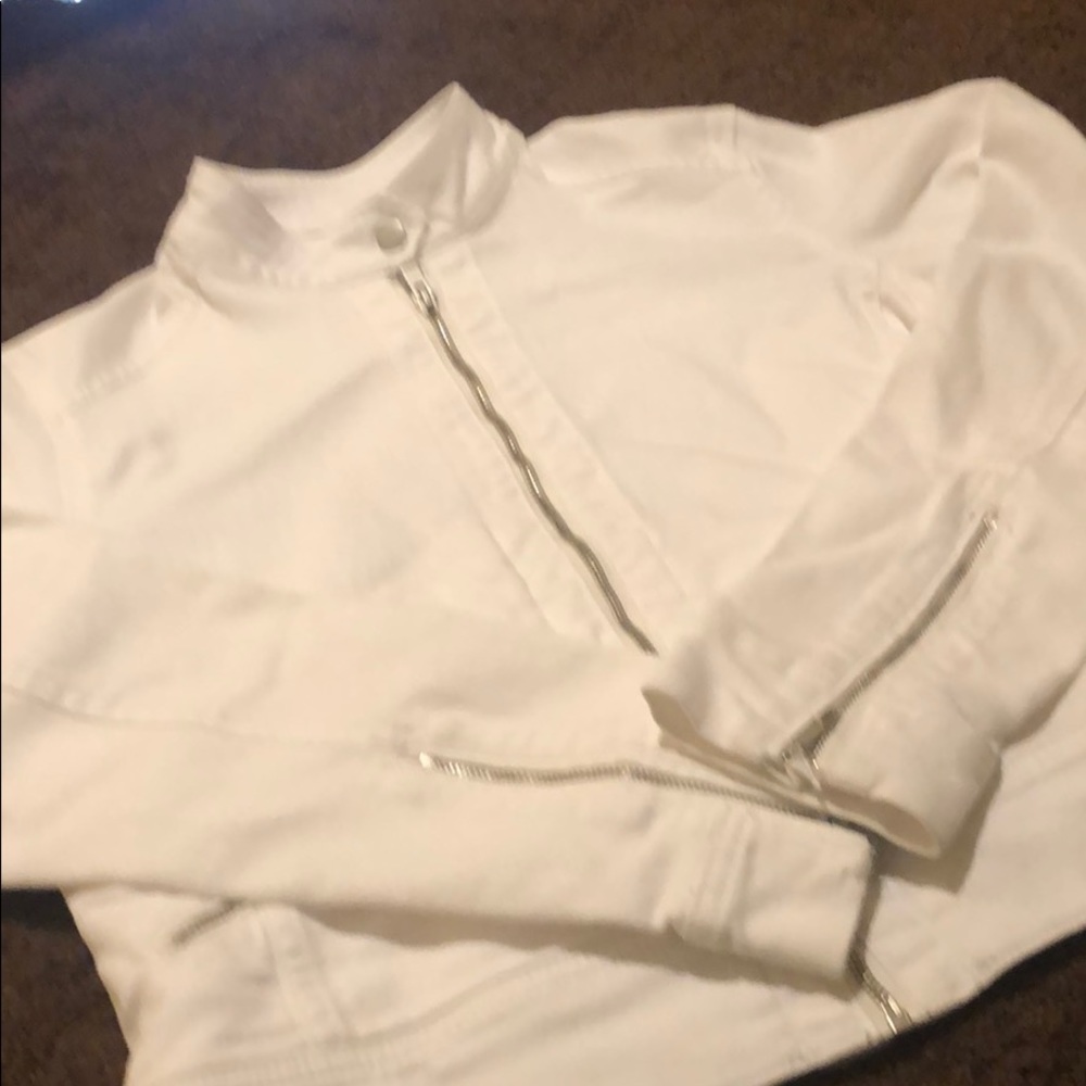 BANANA REPUBLIC white denim jacket!